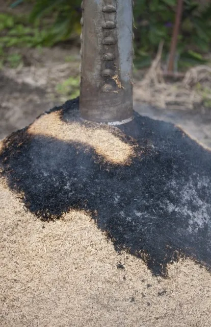 くん炭の静菌作用で土壌環境と作物の健康を守る実践ガイド